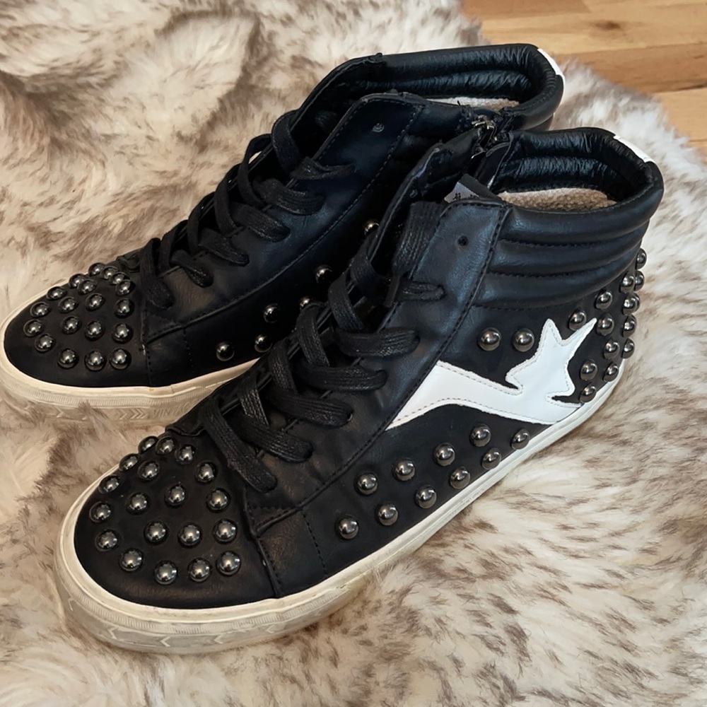 Women’s Vintage Havana studded kicks are amazing!!